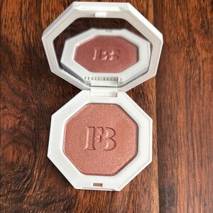 Fenty Beauty Bronzer/highlighter in Moscow Mule. New in box